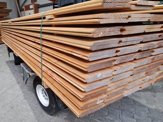 Ca. 68x Douglas wisselsponning/ halfhoutsrabat, 18x190mm, lengte 400cm